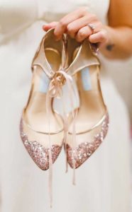 zapatillas en rosa gold para novias
