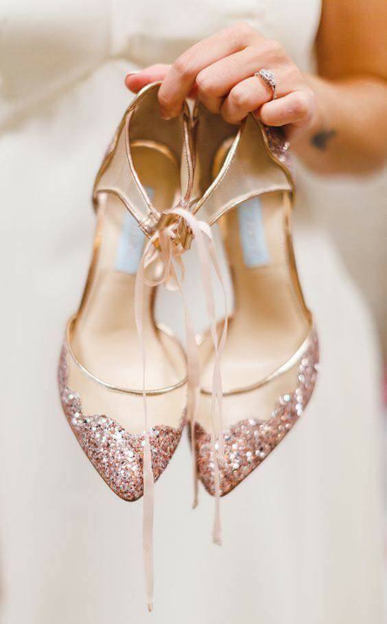 zapatillas en rosa gold para novias