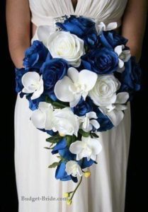 ramos para novias de bodas azul rey | Te decimos como elegir y decorar el  salon de bodas, ideas de vestidos de novia, traje del novio, ramos,  invitaciones, recuerdos, centros de mesa