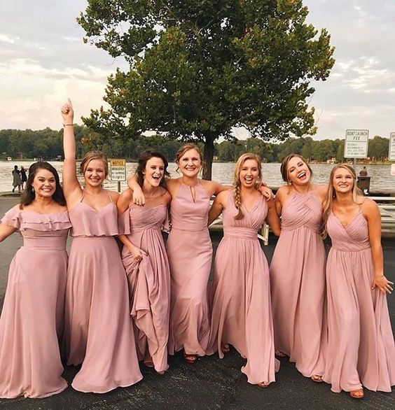 Vestidos de damas en rosa palo