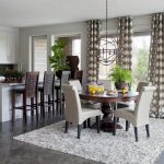 Magnificent dining room decoration with round tables