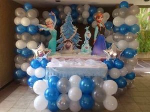 Decoracion con globos fiesta cumpleaños ed Frozen