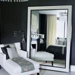 idea-de-decoracion-de-recamara-color-gris-con-espejos-grandes