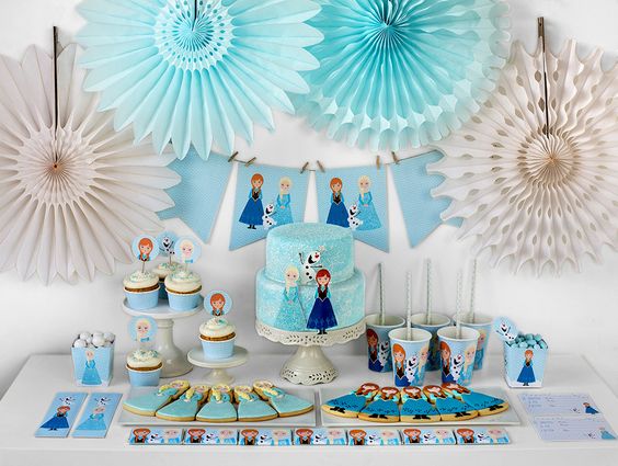 Mesa de postres de Frozen para Piñata - Fiesta de cumpleaños