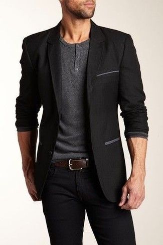 Outfit con blazer negro de hombre