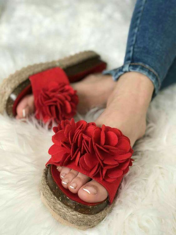 Sandalias con flores ideales para el próximo verano