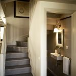 34 Diseños de baños bajo las escaleras