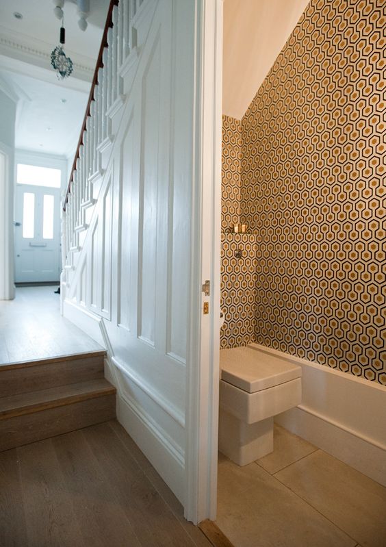 34 Diseños de baños bajo las escaleras