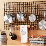 Como organizar y colgar las ollas en tu cocina
