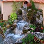 Como decorar el jardín con fuentes
