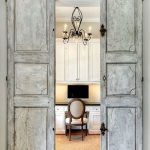 Diseños de puertas estilo granero para interiores ¡Una propuesta que amarás!