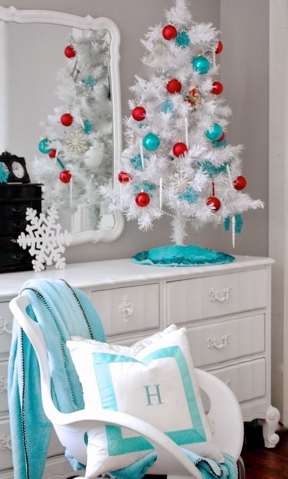 Decoración navideña en azul turquesa y plata