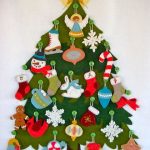 Una Navidad llena de Fieltro: Árboles Navideños y Hermosos Nacimientos pegados a la Pared
