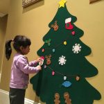 Una Navidad llena de Fieltro: Árboles Navideños y Hermosos Nacimientos pegados a la Pared