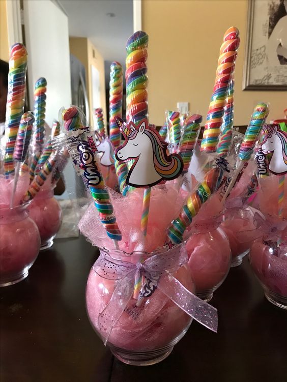 centros de mesa con dulces de unicornio