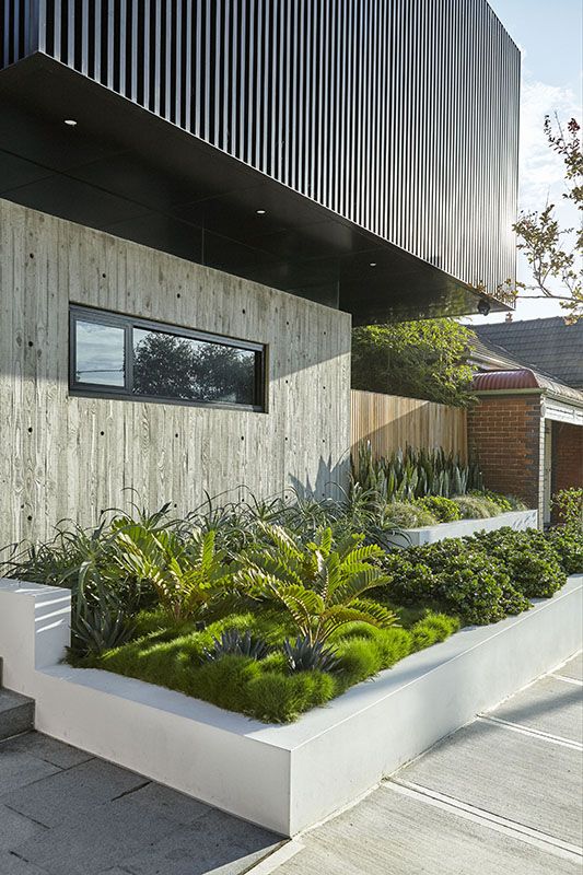 Jardineras en fachadas | Ideas para decorar el frente de tu casa