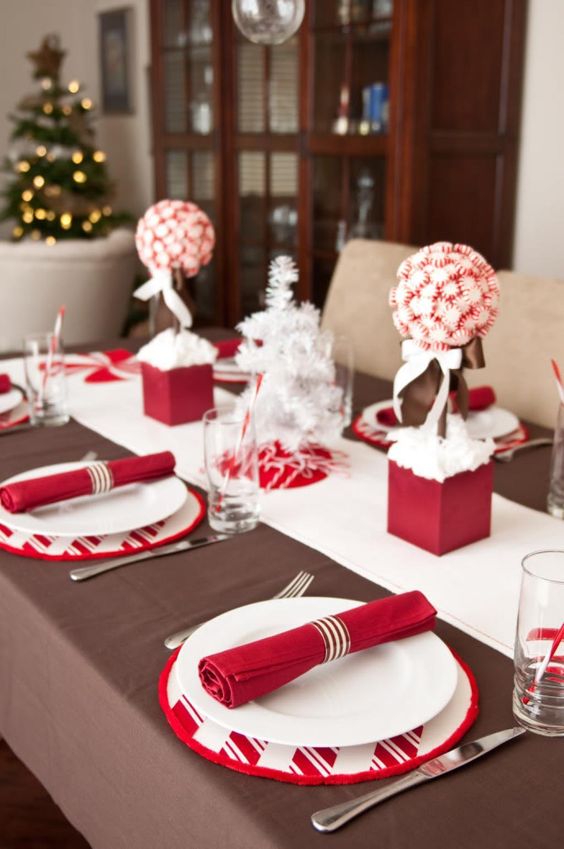detalles con caramelos para decorar el comedor en navidad
