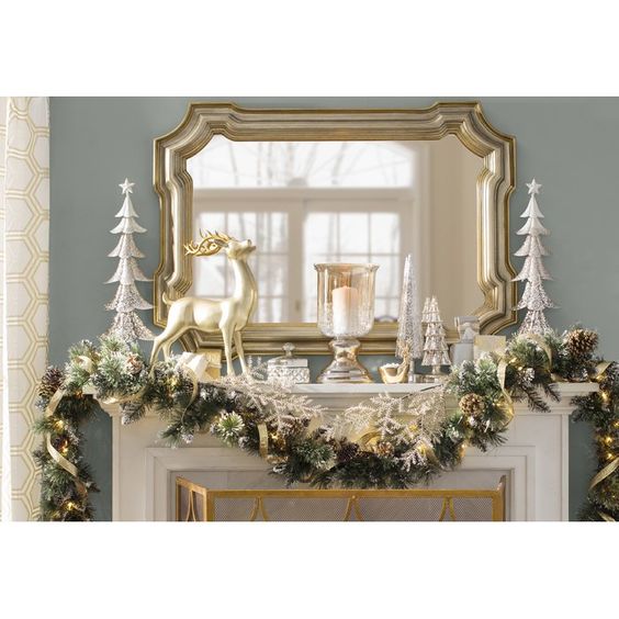 detalles navideños para decorar la chimenea elegante