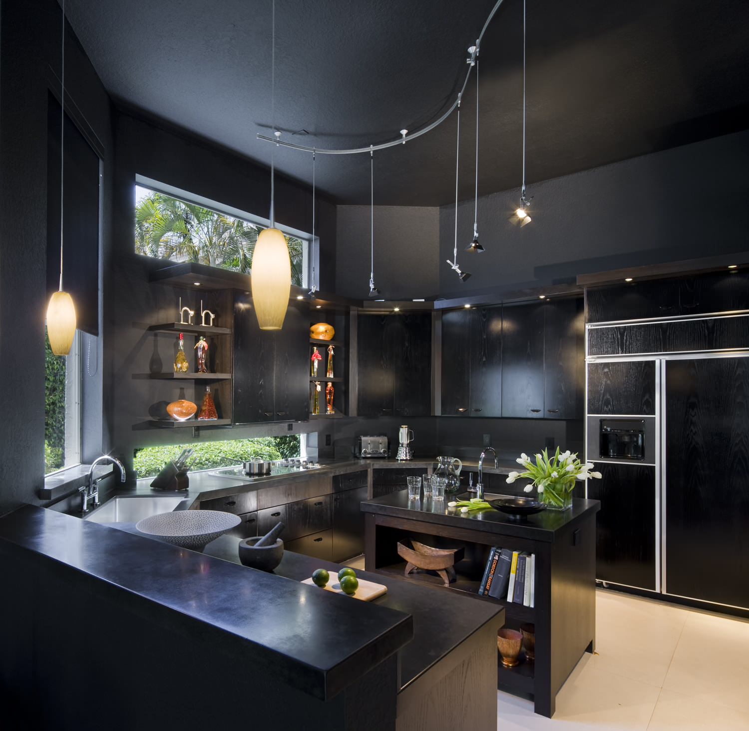 The black for spacious and elegant kitchens