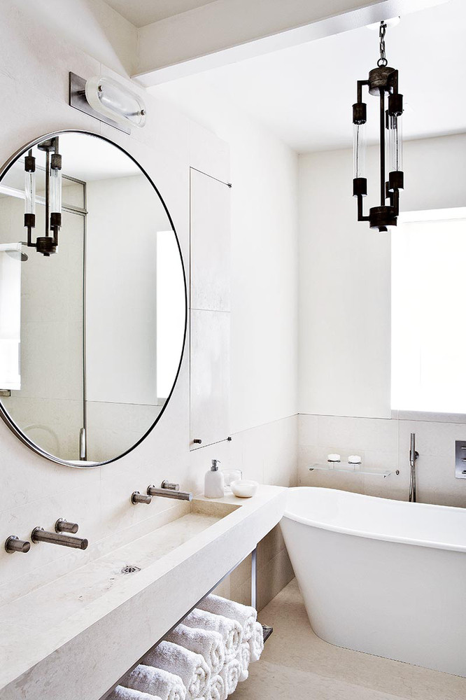 Decoración con espejos redondos en baños