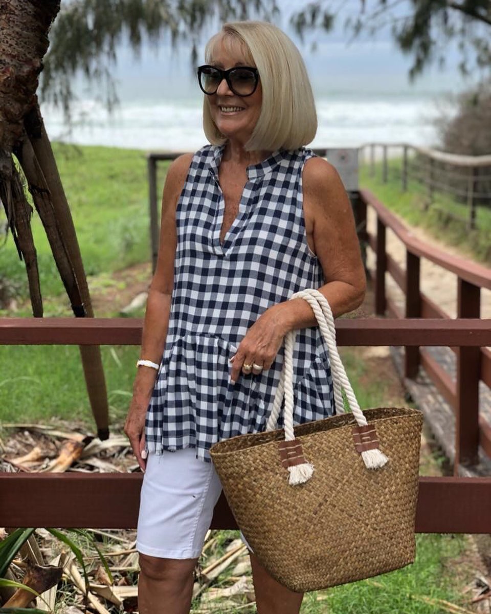 Outfits casuales de playa para mujeres mayores