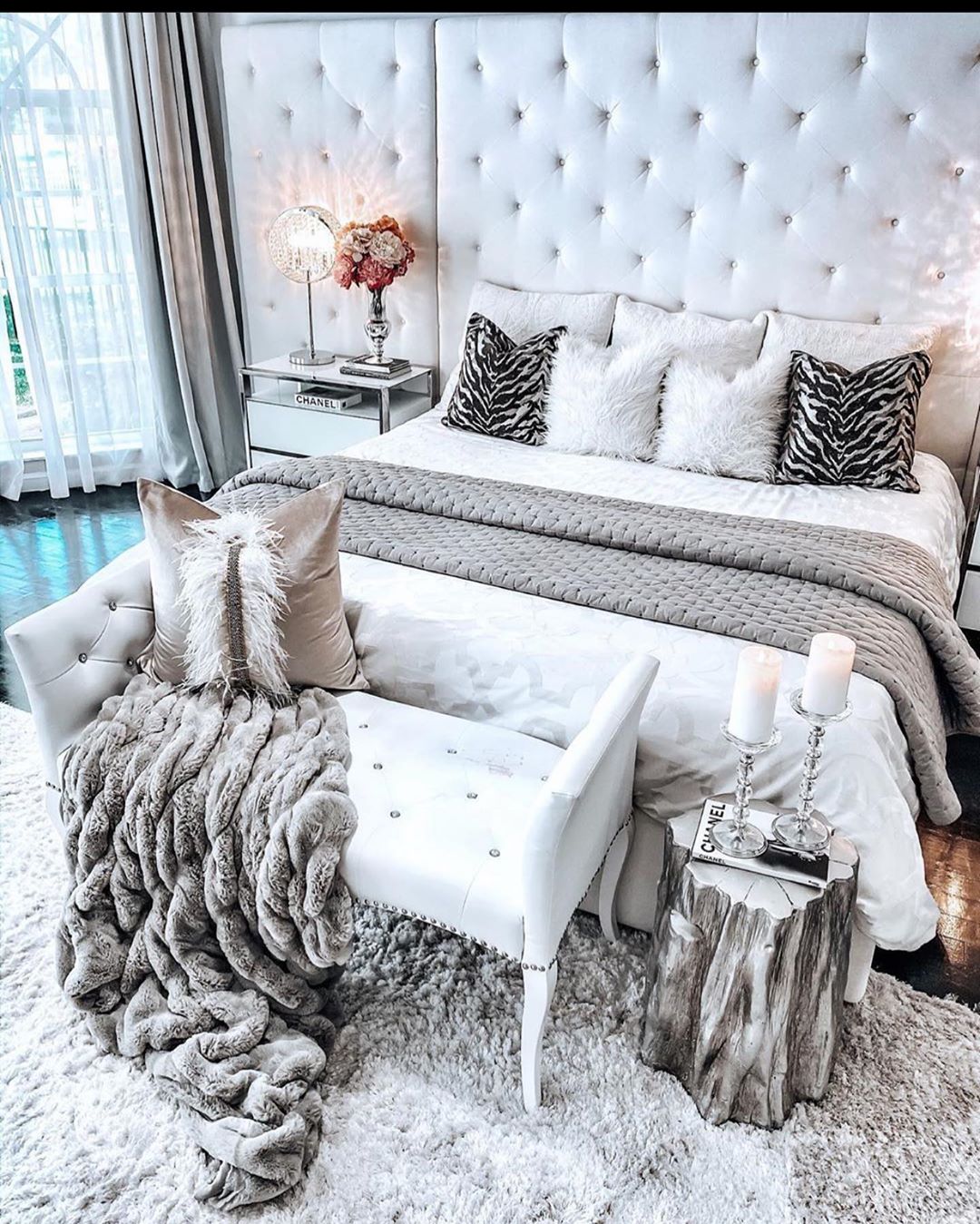 Escoge un sillón para pie de cama elegante para modernizar tu habitación gastando poco