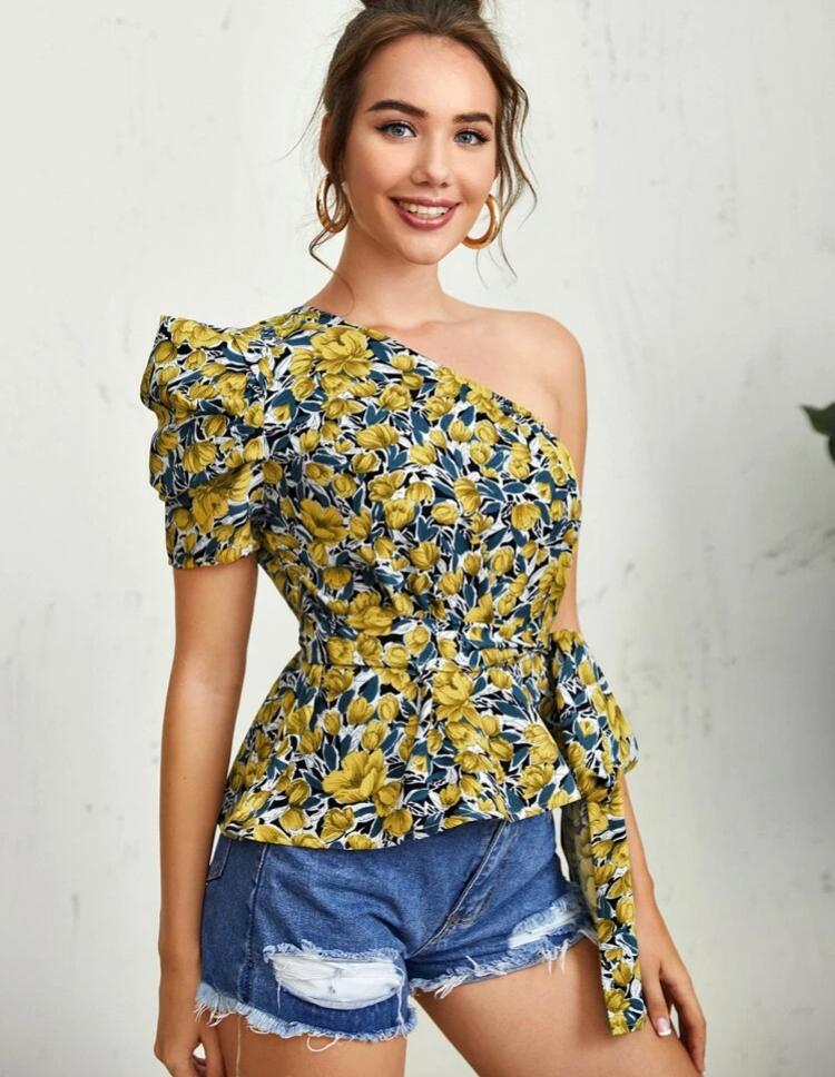 Blusa con diseño de hombros descubiertos de moda para la temporada primavera-verano