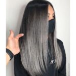 Ideas de cabello negro con luces plata