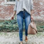 Looks casuales con suéter y jeans