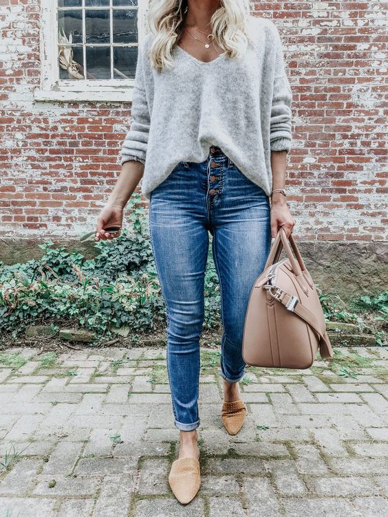 Looks casuales con suéter y jeans