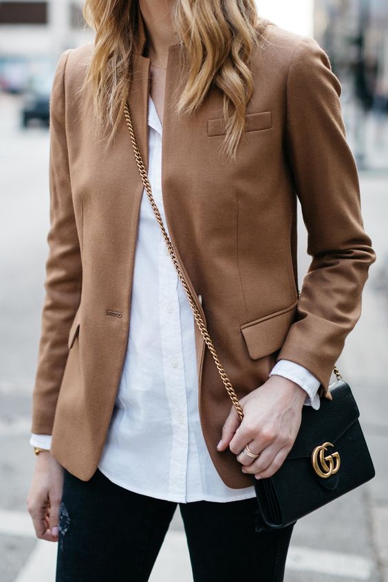 Outfits con blazers marrón casuales