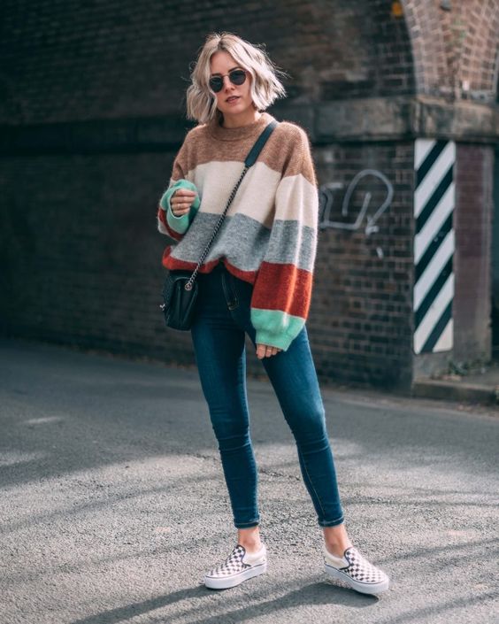 Outfits con sweater y tenis
