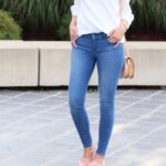 Ideas de looks con jeans y blusas blancas para gorditas