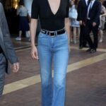 Jeans rectos de moda para mujeres de 40