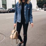Looks informales con jeans para mujeres de 40