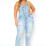 Outfits para mujeres plus size con overol