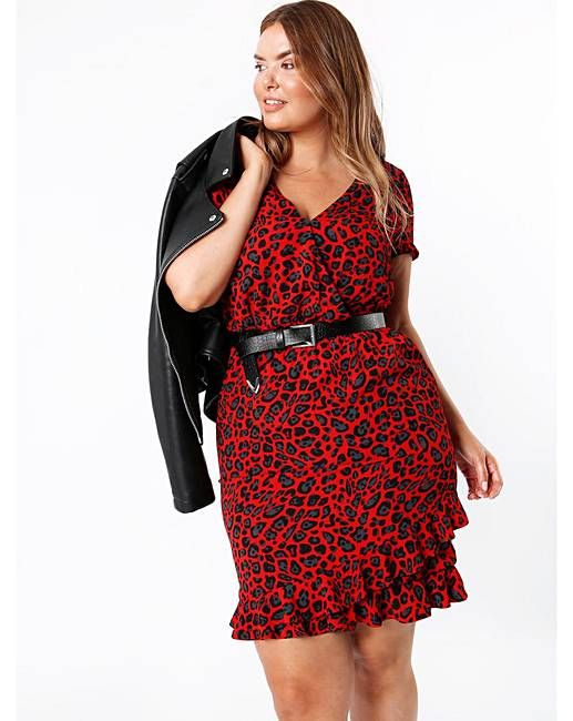 Looks para mujeres plus size con estampado rojo de leopardo