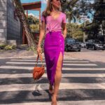 Outfits con faldas color bugambilia para mujeres de 40