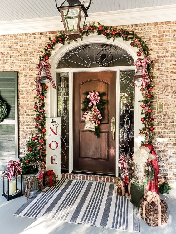 Adornos navideños para la puerta tradicionales