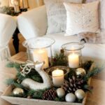 Ideas de centros de mesa navideños en bandeja con velas