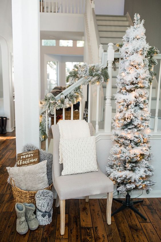 Ideas para decorar tu árbol de navidad slim en color blanco