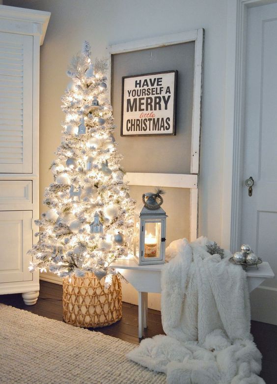 Luces para decorar un pino de Navidad blanco