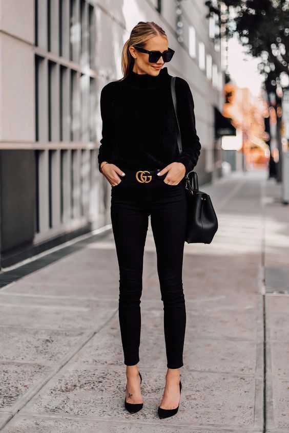 Outfits completamente negros con mucho estilo para usar en Navidad