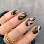 Diseño de uñas color verde