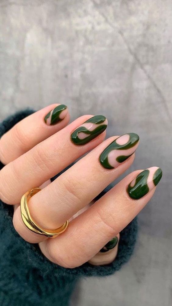 Diseño de uñas color verde