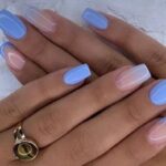 Diseños de uñas en color azul bebé