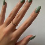 Diseños de uñas verde oliva