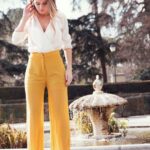 Outfits casuales con jeans y amarillo