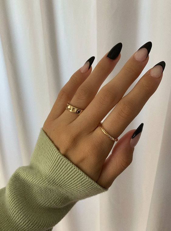 Las clásicas uñas negras
