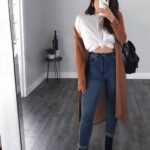 Ankle boots con cardigan y mom jeans